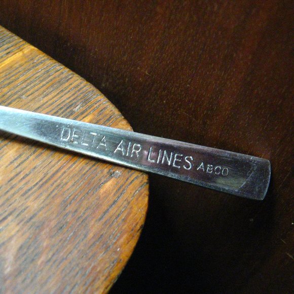 ✈️ Delta Air Lines Vintage Airplane Teaspoon - Picture 3 of 7